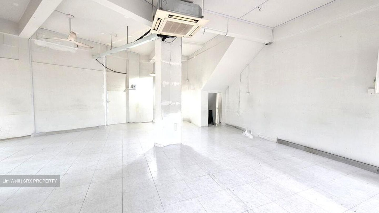 Jurong East Street 24 (D22), Shop House #501157111